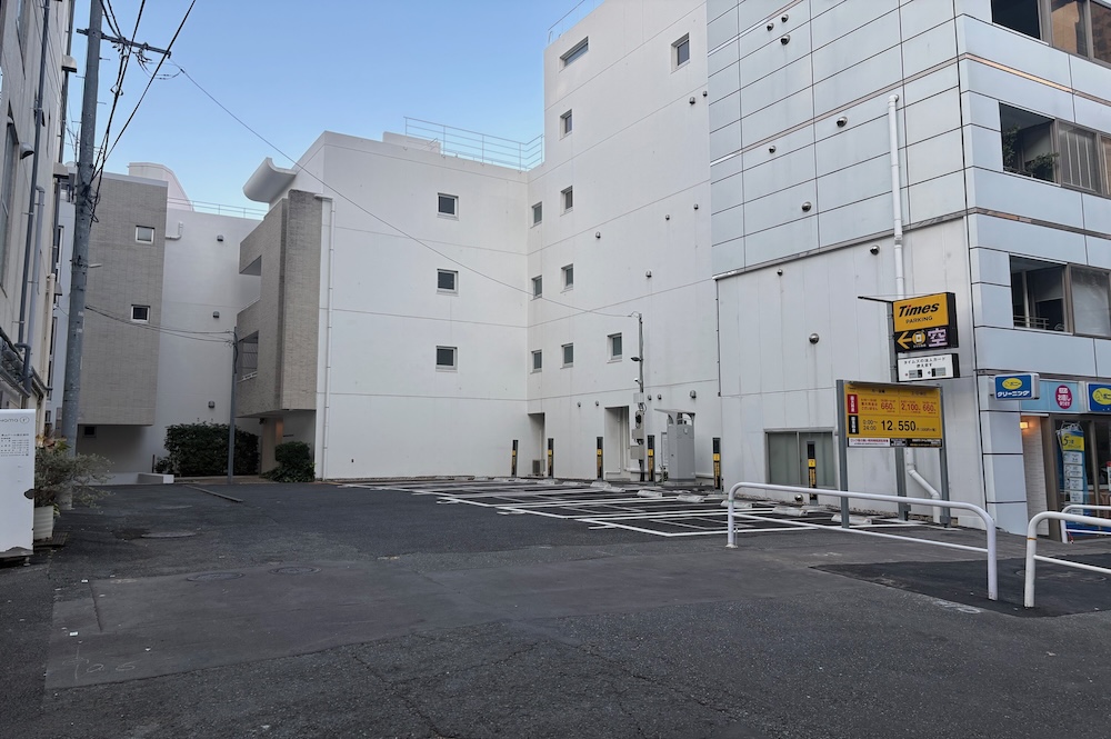 事務所ビル前写真